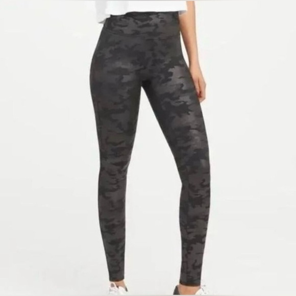 SPANX Faux Leather Leggings High Waist Camo Matte Black 20185R - Picture 4 of 10